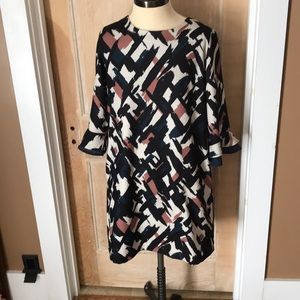 Abstract dress with pockets and ruffle sleeves